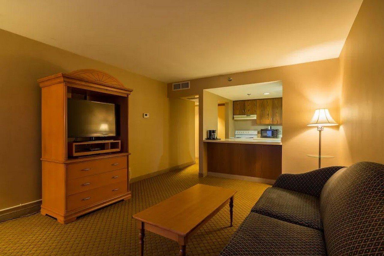 Ramada By Wyndham Milwaukee Hotel Exterior foto