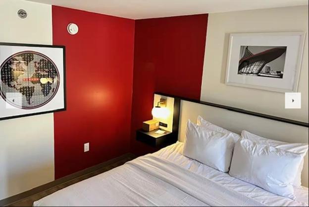 Ramada By Wyndham Milwaukee Hotel Exterior foto