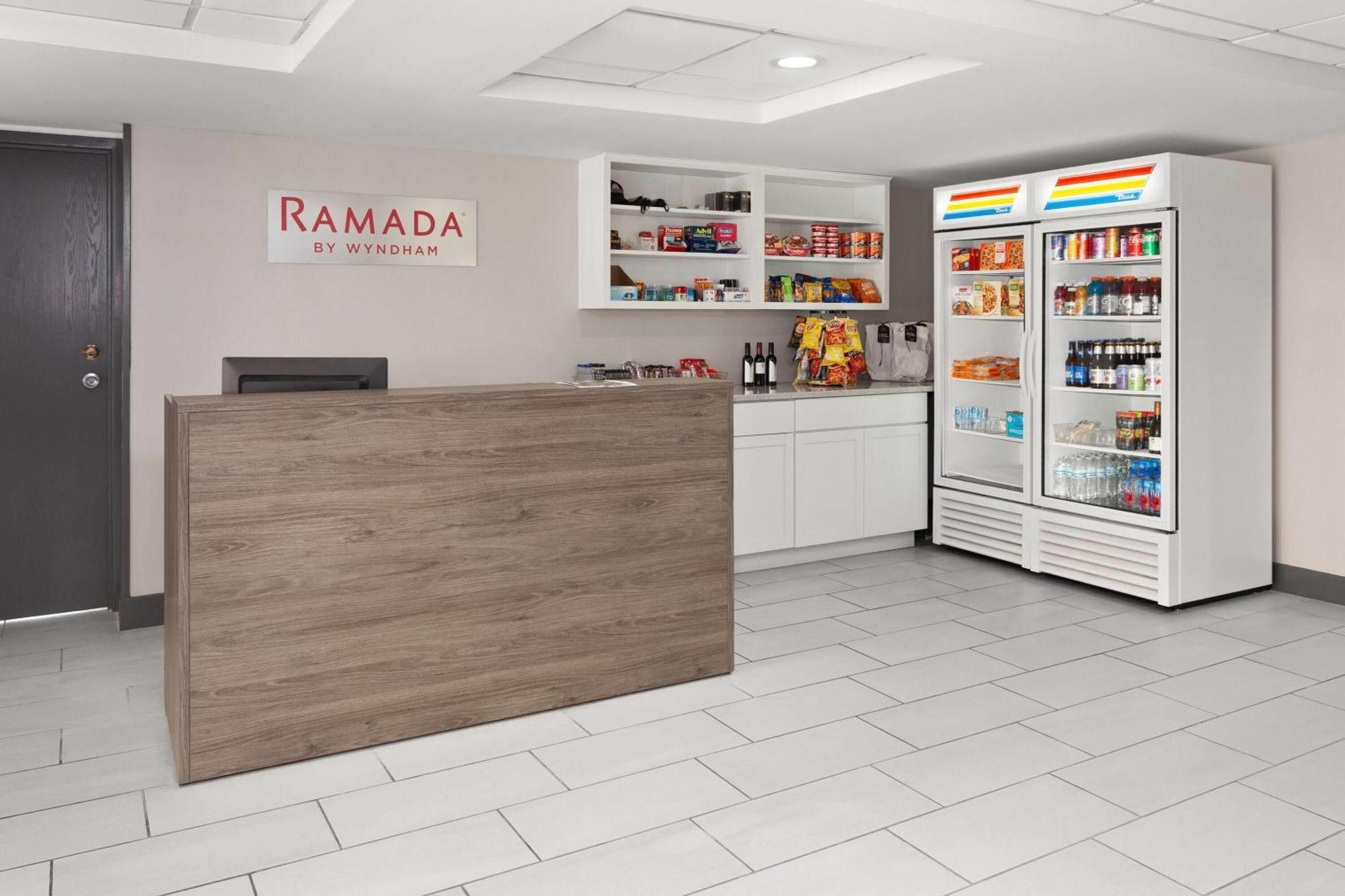 Ramada By Wyndham Milwaukee Hotel Exterior foto