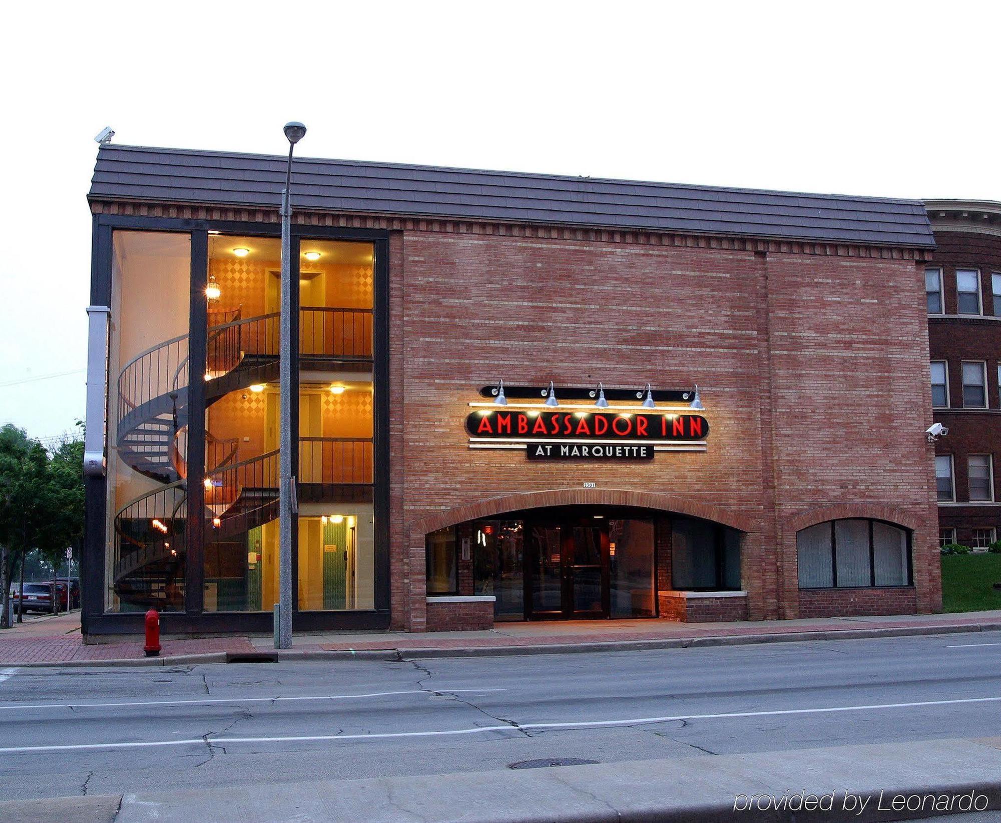 Ramada By Wyndham Milwaukee Hotel Exterior foto